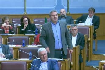 Poslanici DF ušli u zgradu Osnovnog tužilaštva: Došli da saznaju zašto ne saslušavaju njihove kolege Poslanici DF ušli u zgradu Osnovnog tužilaštva: Došli da saznaju zašto ne saslušavaju njihove kolege