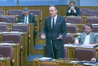 Krivokapić: Crnogorski parlament je doživio šešeljizaciju Krivokapić: Crnogorski parlament je doživio šešeljizaciju
