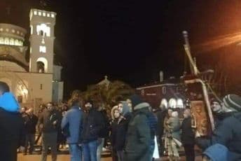 Blokiran put ispred hrama u Baru Foto: Prava Crna Gora