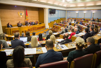 Ona da glasa, on da vlada Foto: Skupština Crne Gore; radwb.eu; Ženska politička mreža