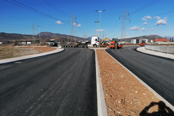 Počelo asfaltiranje Jugozapadne obilaznice (VIDEO) Počelo asfaltiranje Jugozapadne obilaznice (VIDEO)