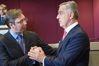 Vučić: Nekima krivo što sam stao na stranu SPC, porede me sa kraljem Aleksandrom Vučić: Nekima krivo što sam stao na stranu SPC, porede me sa kraljem Aleksandrom