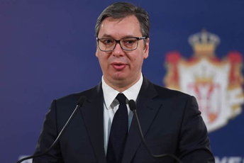 Vučić ironično: Kako veleizdajnik može da preuzme proteste protiv Đukanovića? Vučić ironično: Kako veleizdajnik može da preuzme proteste protiv Đukanovića?