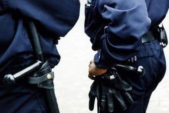 Podgoričanin tvrdi da su ga maskirani policajci tukli kundakom
