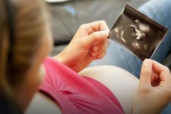 Kada dijete rodi dijete: Djevojka stavljena na stub srama Internet