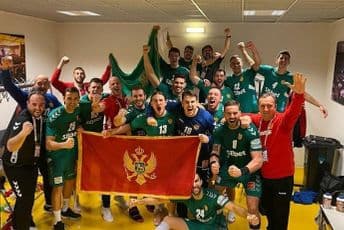 “Zaigralo srce moje, zablistale moje oči”: Slavlje rukometaša u autobusu (VIDEO) “Zaigralo srce moje, zablistale moje oči”: Slavlje rukometaša u autobusu (VIDEO)