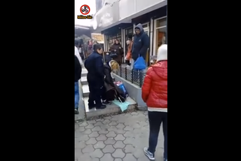 Nokautirala komunalnu policajku pa pobjegla (VIDEO) Nokautirala komunalnu policajku pa pobjegla (VIDEO)