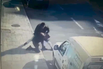 Policajci odgovaraju prekršajno za napad na Podgoričanina Radulović udara Novakovića (Foto: Screenshot sa snimka/Pobjeda)