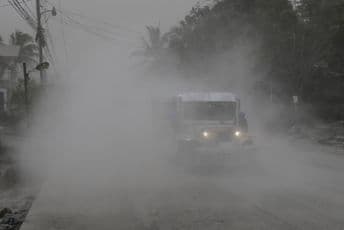 Potoci lave, nebo crno, zatvoren aerodrom, evakuacija skoro pola miliona ljudi Potoci lave, nebo crno, zatvoren aerodrom, evakuacija skoro pola miliona ljudi