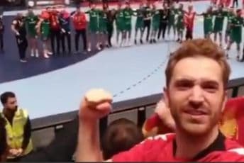 Momčilo Otašević žestoko bodrio Lavove (VIDEO) Momčilo Otašević žestoko bodrio Lavove (VIDEO)