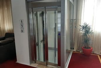 Nova platforma i liftovi za osobe sa invaliditetom u Ministarstvu finansija Nova platforma i liftovi za osobe sa invaliditetom u Ministarstvu finansija