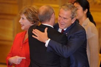 Arhivski snimci: Ples Buša i Putina (VIDEO) Arhivski snimci: Ples Buša i Putina (VIDEO)