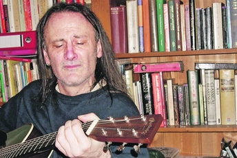 Štulić: Pjevam narodnjake k'o slavuj, da sam znao da će sve ovako ispasti, igrao bih badminton FOTO: PRIVATNA ARHIVA / RAS SRBIJA/ BLIC