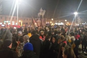 U Nikšiću, Ulcinju i Virpazaru večeras održane litije U Nikšiću, Ulcinju i Virpazaru večeras održane litije