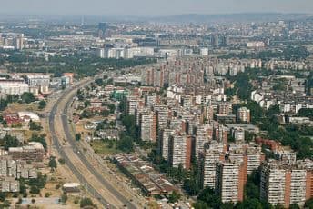 Beograd: Muškarac se upucao ispred kasarne Beograd: Muškarac se upucao ispred kasarne