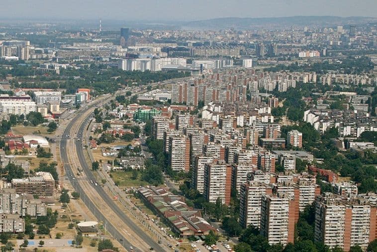 Beograd: Muškarac se upucao ispred kasarne Beograd: Muškarac se upucao ispred kasarne