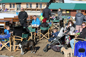 Nema snijega, pa nema ni turista Detalj sa skijališta Savin kuk (Foto: Dragan Mijatović/Pobjeda)