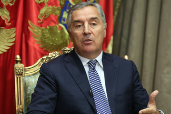 Đukanović: U vremenu poplava lažnih vijesti, novinari da posao obavljaju u skladu sa zakonom Đukanović: U vremenu poplava lažnih vijesti, novinari da posao obavljaju u skladu sa zakonom