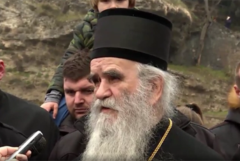 Mitropolija: Marković grubo manipuliše, DPS na više izbora izlazila sa trobojkama nego bez njih Mitropolija: Marković grubo manipuliše, DPS na više izbora izlazila sa trobojkama nego bez njih