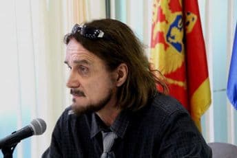 Jovanović: Dobro je što Amfilohije pregovore ne prepušta Beogradu Jovanović: Dobro je što Amfilohije pregovore ne prepušta Beogradu