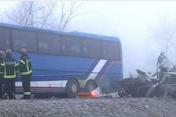 Težak udes na ibarskoj magistrali, poginula dva mladića iz Crne Gore Težak udes na ibarskoj magistrali, poginula dva mladića iz Crne Gore