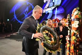 Đukanović položio vijenac u znak sjećanja na žrtve holokausta Đukanović položio vijenac u znak sjećanja na žrtve holokausta