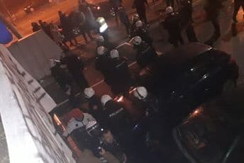 Zid prekrečen, uhapšeno više osoba, povrijeđena tri policajca Zid prekrečen, uhapšeno više osoba, povrijeđena tri policajca