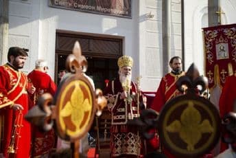 Hiljade građana Zemuna i Novog Beograda u litiji podrške SPC Hiljade građana Zemuna i Novog Beograda u litiji podrške SPC