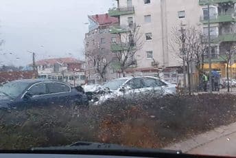 Udes u Nikšiću, povrijeđene tri osobe (FOTO) Udes u Nikšiću, povrijeđene tri osobe (FOTO)