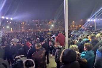 Litija u Podgorici: Molili se za bolesne ispred KCCG, Amfilohije: Policajci me mole da litije budu samo crkvene Litija u Podgorici: Molili se za bolesne ispred KCCG, Amfilohije: Policajci me mole da litije budu samo crkvene