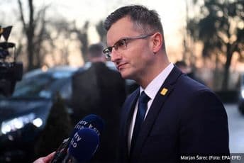 Premijer Slovenije podnio ostavku jer "ne može ispuniti očekivanja naroda" Premijer Slovenije podnio ostavku jer "ne može ispuniti očekivanja naroda"