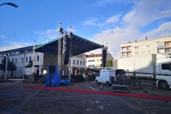 Montirana bina za doček vaterpolista, program počinje u 17h (VIDEO) Montirana bina za doček vaterpolista, program počinje u 17h (VIDEO)