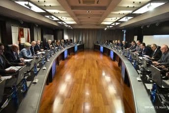 Vlada proglasila neuspjelim tender za institut "Simo Milošević", odbijena ponuda Žarka Rakčevića Vlada proglasila neuspjelim tender za institut "Simo Milošević", odbijena ponuda Žarka Rakčevića