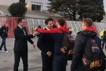 Janović i Vuković dočekali na aerodromu ajkule (VIDEO) Janović i Vuković dočekali na aerodromu ajkule (VIDEO)