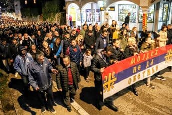 Litije večeras u Budvi i Herceg Novom: Pozvali vjernike da nastave odbranu svetinja Litije večeras u Budvi i Herceg Novom: Pozvali vjernike da nastave odbranu svetinja