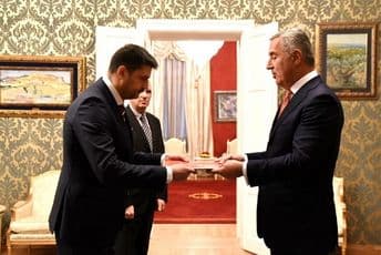 Đukanović: Crna Gora će rješavati svoje unutrašnje protivurječnosti, a da to ne ugrožava njene odnose sa susjedima Đukanović: Crna Gora će rješavati svoje unutrašnje protivurječnosti, a da to ne ugrožava njene odnose sa susjedima