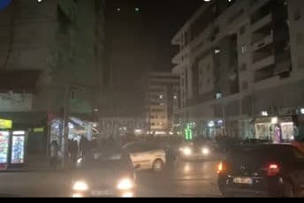 Prvi snimci iz Drača: Građani izašli napolje (VIDEO) Prvi snimci iz Drača: Građani izašli napolje (VIDEO)