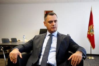 PAVIĆEVIĆ: Policija će zaštiti javne površine i dobra koja pripadaju svim građanima PG PAVIĆEVIĆ: Policija će zaštiti javne površine i dobra koja pripadaju svim građanima PG