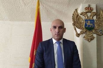 Tomić: Važno da Vuković ostane vjeran pravoslavlju, krsnoj slavi i svijeći Tomić: Važno da Vuković ostane vjeran pravoslavlju, krsnoj slavi i svijeći