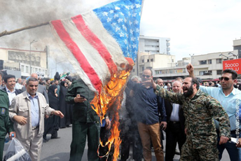 Iranska fabrika proizvodi američke, britanske i izraelske zastave za potpalu Demonstranti pale američku zastavu u Teheranu