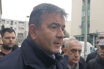 Medojević: Danas je izvršen desant na Zetu, Advokat: Policajci ušli sa uperenim oružjem Medojević: Danas je izvršen desant na Zetu, Advokat: Policajci ušli sa uperenim oružjem