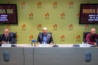 Večeras protest ispred Tužilaštva: "Guši državu i mora da ide" Večeras protest ispred Tužilaštva: "Guši državu i mora da ide"