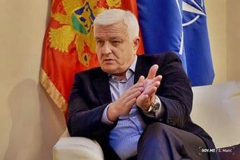 Protokolarni pokloni: Od medaljona i vaza do monografije Protokolarni pokloni: Od medaljona i vaza do monografije