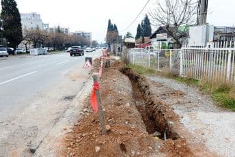 Počeli radovi na ugradnji nove javne rasvjete u Ulici Bracana Bracanovića vrijedni 60.000 eura Počeli radovi na ugradnji nove javne rasvjete u Ulici Bracana Bracanovića vrijedni 60.000 eura