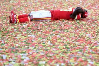 Osvojio Superboul na istom mjestu gdje je služio pivo i pravio pice Osvojio Superboul na istom mjestu gdje je služio pivo i pravio pice