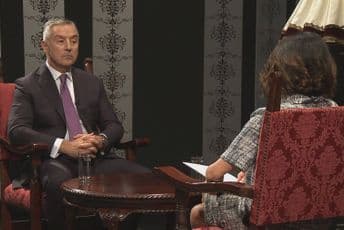 Đukanović: Amfilohiju je šef Irinej, on može da ga raščini, ne može da govori sa trona Svetog Petra Đukanović: Amfilohiju je šef Irinej, on može da ga raščini, ne može da govori sa trona Svetog Petra