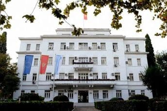 Objavljen javni poziv za rekonstrukciju III faze Ulice Miloja Pavlovića vrijedan 1, 2 miliona eura Objavljen javni poziv za rekonstrukciju III faze Ulice Miloja Pavlovića vrijedan 1, 2 miliona eura