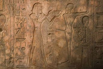 Istraživanje grobnice u piramidi - “Izgubljena blaga Egipta” Istraživanje grobnice u piramidi - “Izgubljena blaga Egipta”