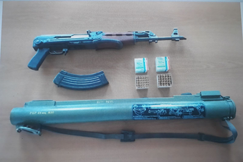 Uhapšen Cetinjanin, oduzeti „zolja“, automatska puška, pištolj i municija Foto: Uprava policije
