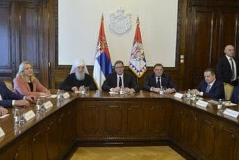 Vučić: Nije slučajno nekome palo na pamet da od SPC u Crnoj Gori pravi Pravoslavnu crkvu; Mandić: 'Svoj svojega nikad puštat neće' Vučić: Nije slučajno nekome palo na pamet da od SPC u Crnoj Gori pravi Pravoslavnu crkvu; Mandić: 'Svoj svojega nikad puštat neće'